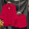 Conjunto feminino confortável e elegante para casa ou passeios, composto por camisa de manga longa e shorts. Feito em algodão e linho leve, ideal para o verão 2024. Perfeito para estilo casual, lazer e conforto diário.