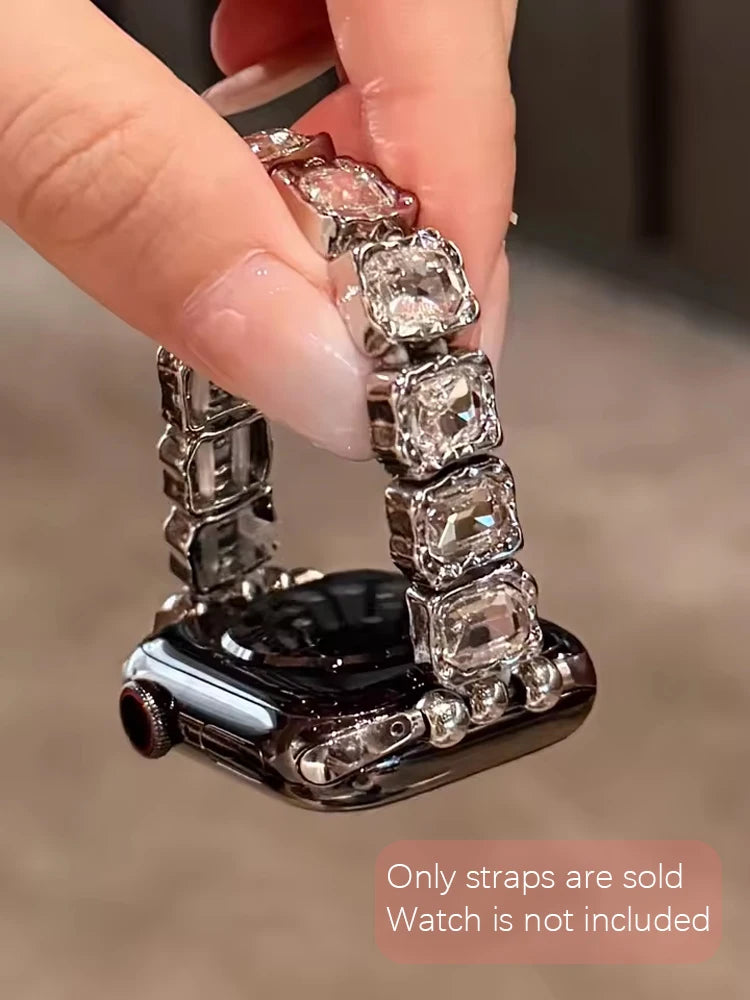 Feita em metal de alta qualidade com detalhes em strass e elasticidade ajustável, proporcionando conforto e estilo. Ideal para transformar seu smartwatch em um acessório sofisticado para uso diário ou eventos especiais.