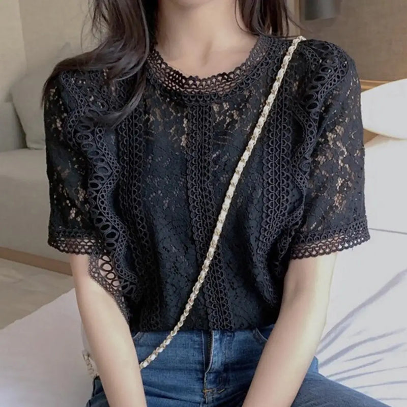 Modelo slim chic com ajuste solto (loose fit), perfeito para conforto e estilo  Manga curta, ideal para os dias quentes de verão