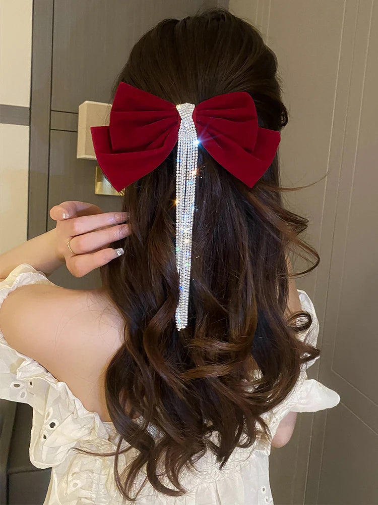 Presilha de Cabelo Feminina em Veludo com Laço, Pérolas e Strass – Estilo Coreano Fashion