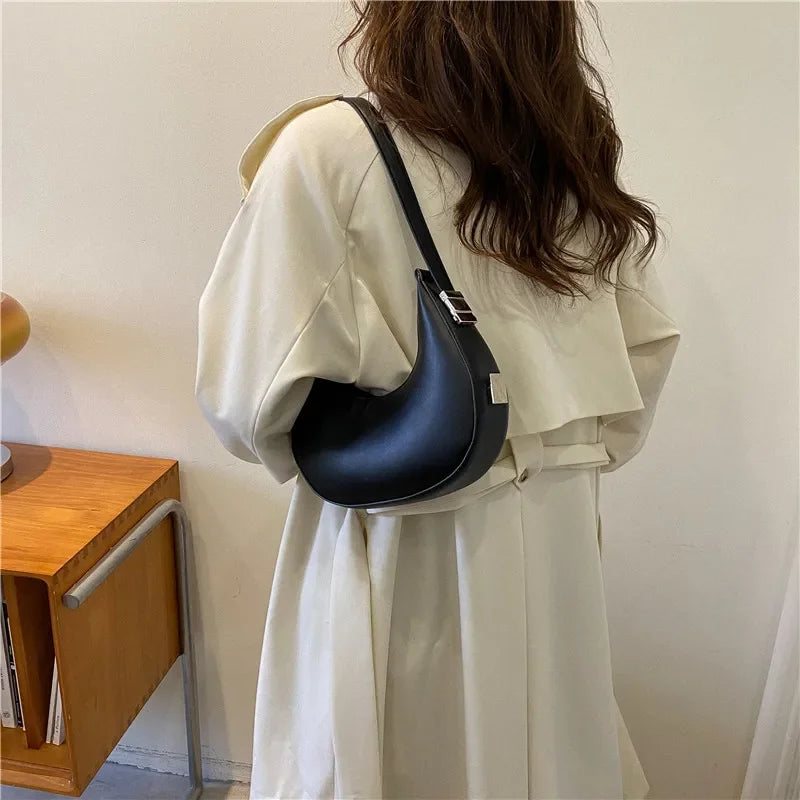 Bolsa feminina elegante em PU de alta qualidade, perfeita como hobo bag, Ideal para viagens, passeios e uso diário, unindo estilo e praticidade.
