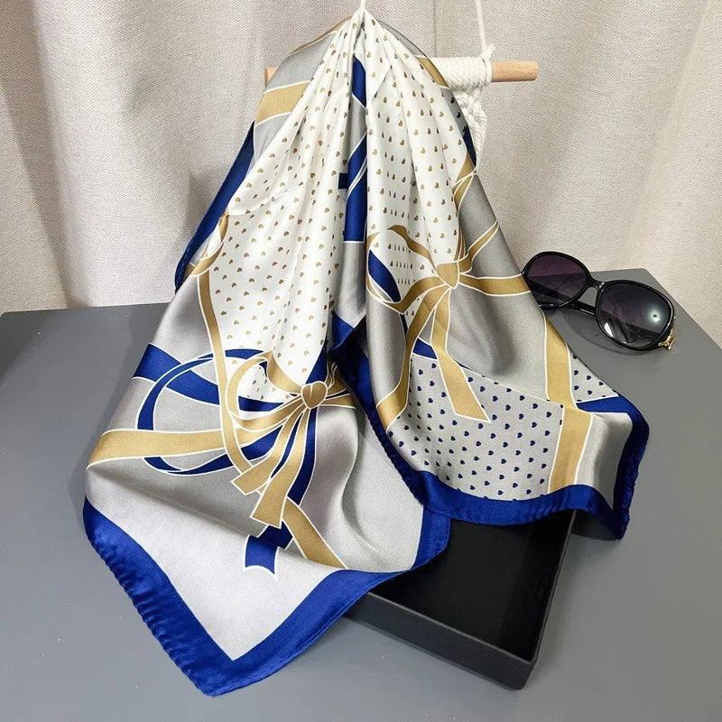 Lenço de Seda Quadrado 70x70cm – Estampa Luxuosa Feminina Lenço fashion em cetim macio, ideal para usar como faixa de cabelo, acessório de pescoço, ou detalhe em bolsas. Elegância e versatilidade em um só acessório.