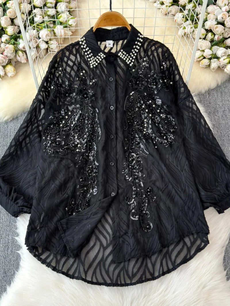 Brilhe em qualquer ocasião com esta blusa feminina elegante de primavera. Confeccionada com bordado de paetês delicado