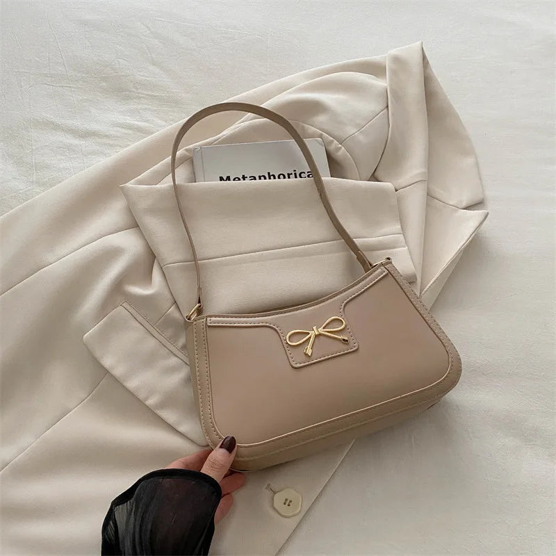 Bolsa de Ombro Estilosa com Laço de Metal – Bolsa Baguete Clássica para Uso Diário Feminino