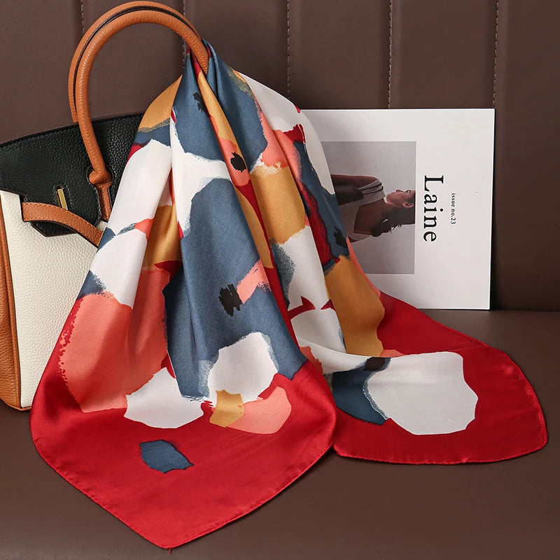 Acessório fashion e versátil em cetim macio, ideal como lenço de pescoço, echarpe, hijab, faixa de cabelo, bandana ou detalhe decorativo em bolsas. Elegância e estilo em qualquer ocasião.