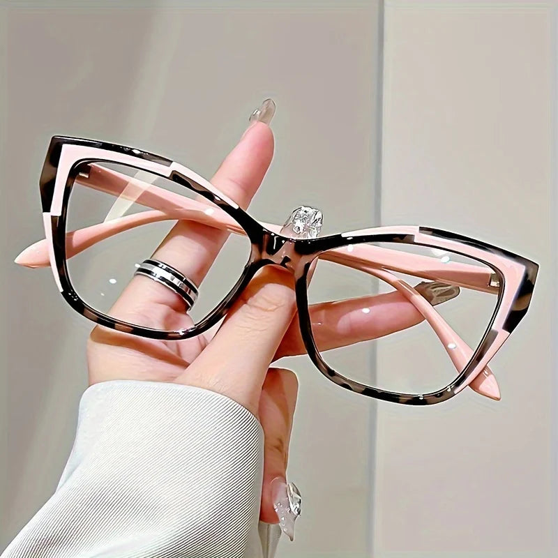 Óculos de leitura femininos com design elegante “cat eye” e bloco de cores moderno. Protege contra luz azul, ideal para uso prolongado em frente a telas de computador e dispositivos móveis.