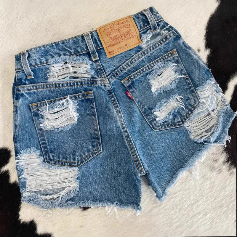 Shorts Jeans Feminino Streetwear 2026 – Perfurados, Cintura Média, Estilo Cowboy  Shorts jeans feminino de verão, tendência 2026, perfeito para streetwear