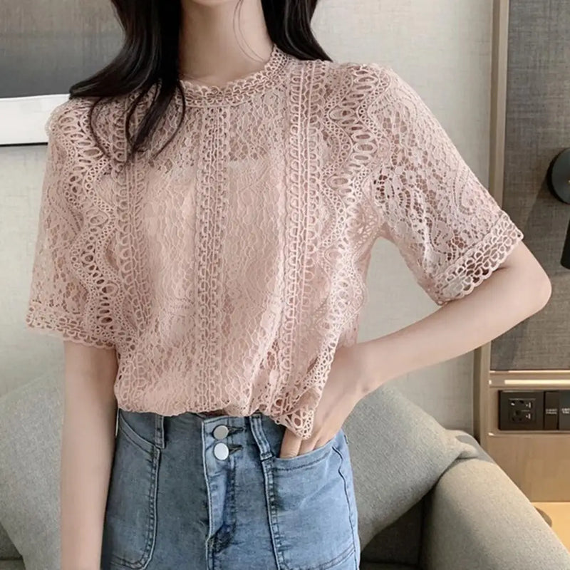 Modelo slim chic com ajuste solto (loose fit), perfeito para conforto e estilo  Manga curta, ideal para os dias quentes de verão