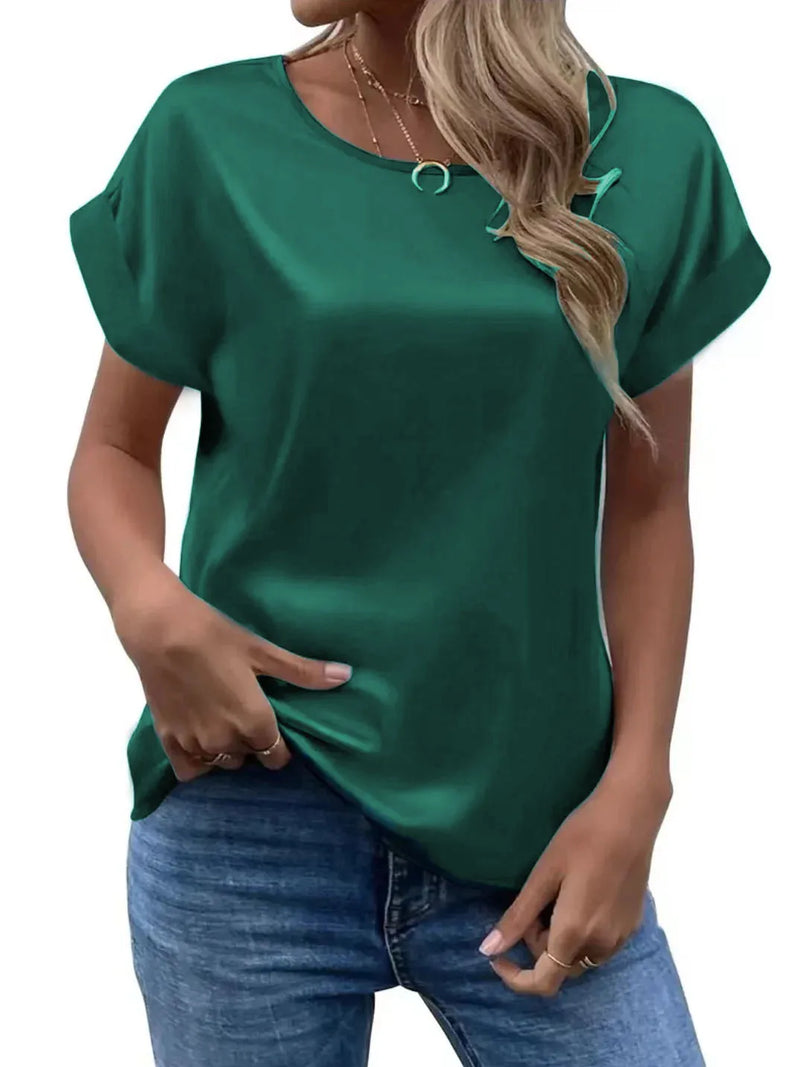 Blusa feminina casual em cetim leve, com manga borboleta e decote redondo (O-neck). Modelo solto e confortável, disponível em cores sólidas
