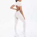 Macacão Fitness Feminino – Body de Manga Curta, Costas Abertas, Cor Lisa, Detalhe Franzido, Zíper Frontal, Conjunto de Yoga e Academia
