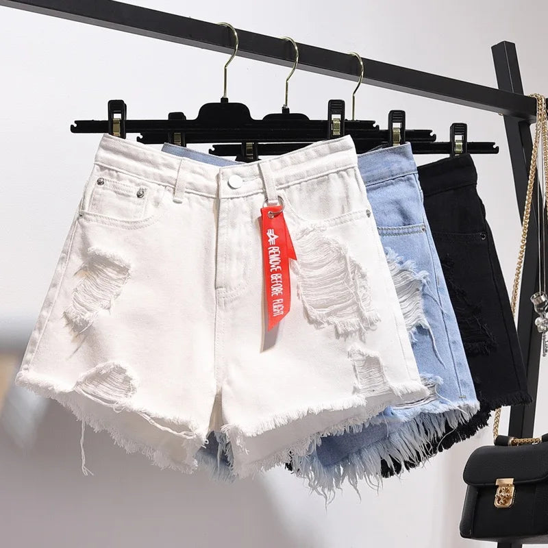 Shorts jeans feminino de verão, estilo casual e streetwear  Cintura alta que valoriza a silhueta feminina