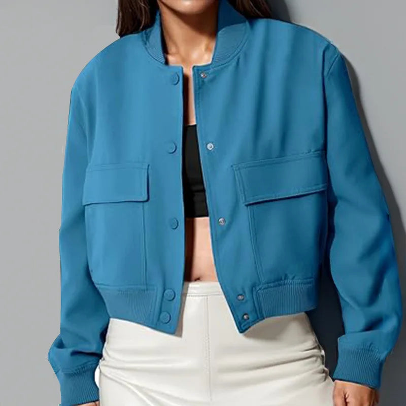 Jaqueta bomber feminina elegante, curta e slim, perfeita para streetwear e looks casuais.