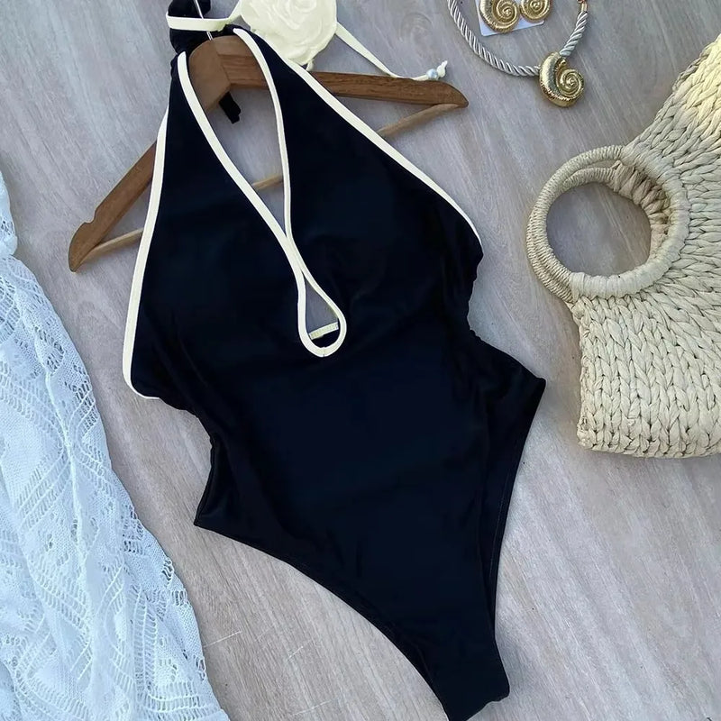 Arrase na praia ou na piscina com este maiô floral 2025 de uma peça. Com decote halter e design com amarração (bandage), ele oferece ajuste confortável, estilo moderno e sofisticação.