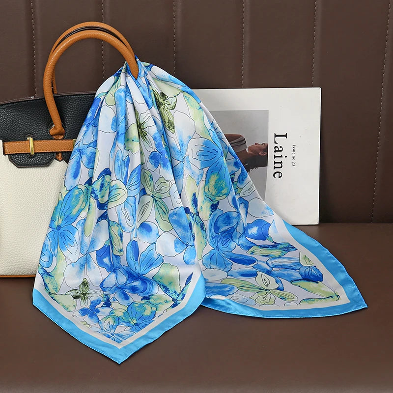 Acessório fashion e versátil em cetim macio, ideal como lenço de pescoço, echarpe, hijab, faixa de cabelo, bandana ou detalhe decorativo em bolsas. Elegância e estilo em qualquer ocasião.