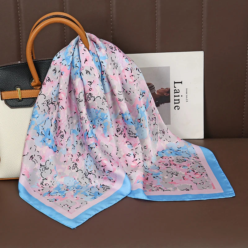 Acessório fashion e versátil em cetim macio, ideal como lenço de pescoço, echarpe, hijab, faixa de cabelo, bandana ou detalhe decorativo em bolsas. Elegância e estilo em qualquer ocasião.