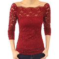 Blusa feminina sofisticada, perfeita para o dia a dia ou para o trabalho. Possui gola assimétrica e detalhes em renda bordada que adicionam um toque elegante