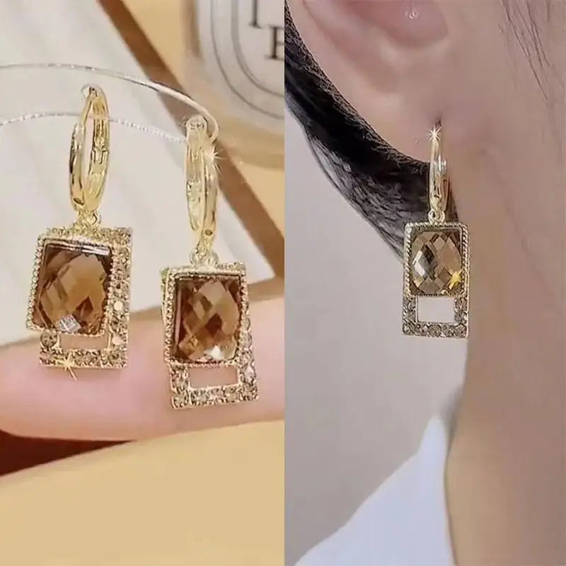 Elegantes brincos femininos com agulha em prata 925, pérolas delicadas e tassel moderno, com detalhes em zircônia. Tendência de moda coreana, perfeitos para complementar looks sofisticados e ocasiões especiais com luxo e brilho.